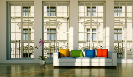 Wohndesign - weisses Sofa mit Regenbogenkissen